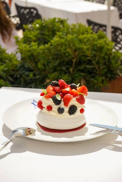 Embarquez dans l’univers de notre chef Antoine Regnault dans notre restaurant sur la Croisette à Cannes